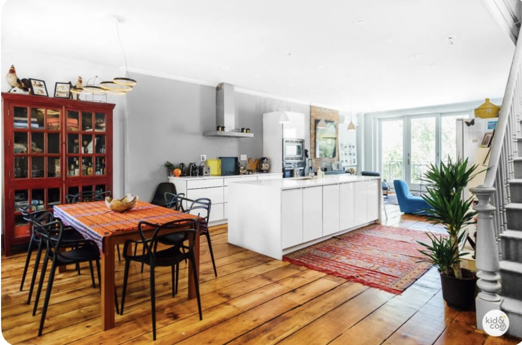 Open-plan parlor floor